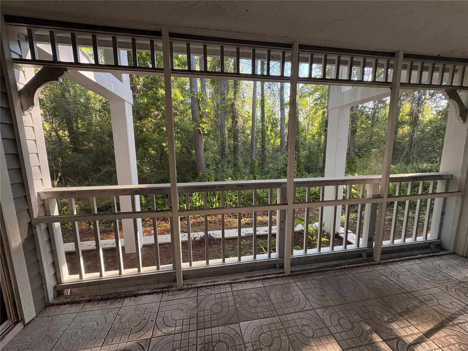 DOLLY BAY ON LAKE TARPON - Residential