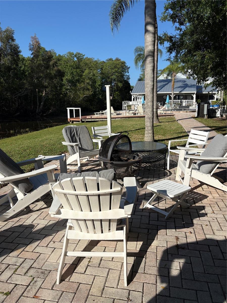 DOLLY BAY ON LAKE TARPON - Residential