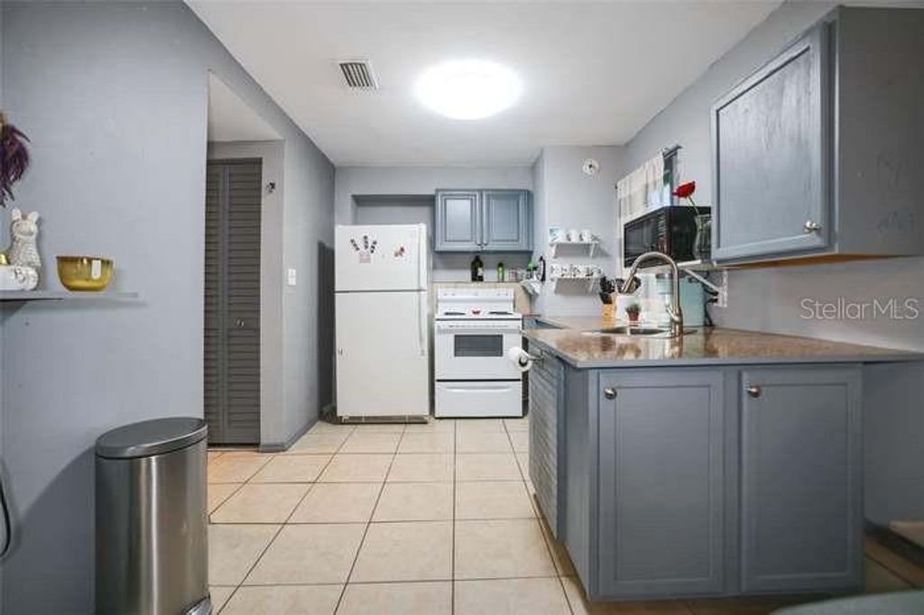 Photo of 2650 25th Avenue N, St Petersburg, FL 33713 (MLS # TB8483885)