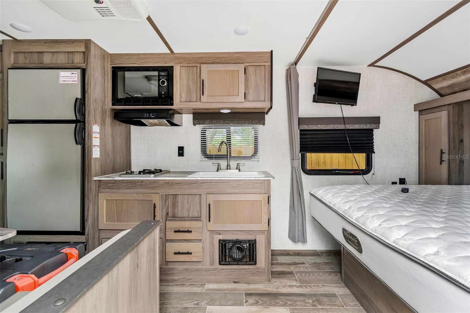 MOON LAKE ESTATES - Residential
