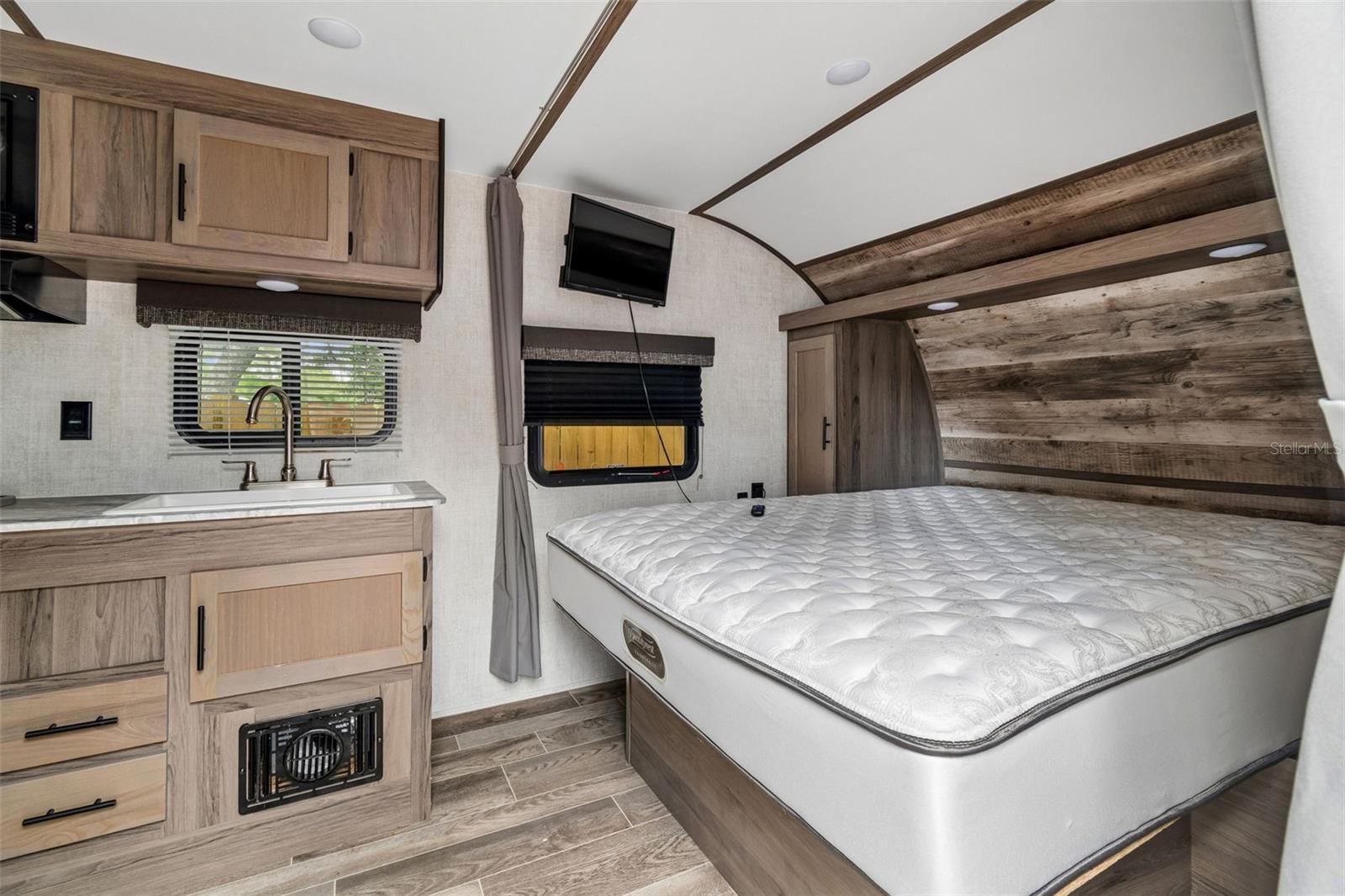 MOON LAKE ESTATES - Residential