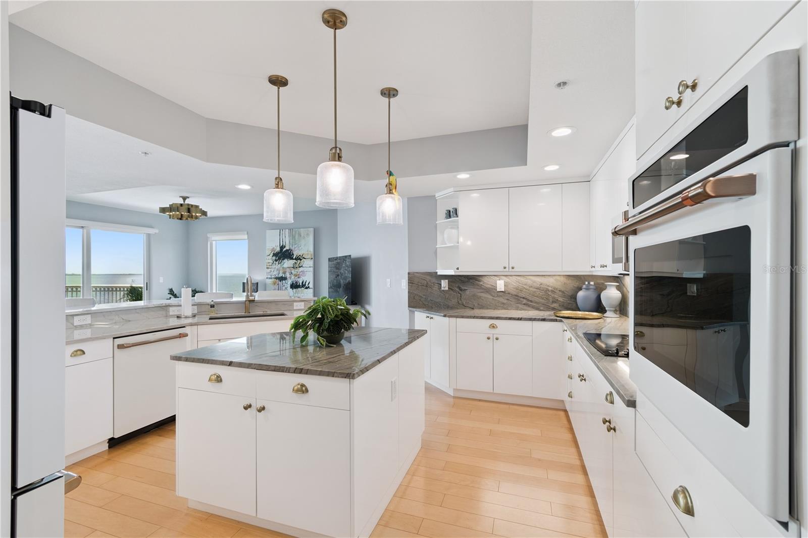 THE ALAGON ON BAYSHORE - Residential