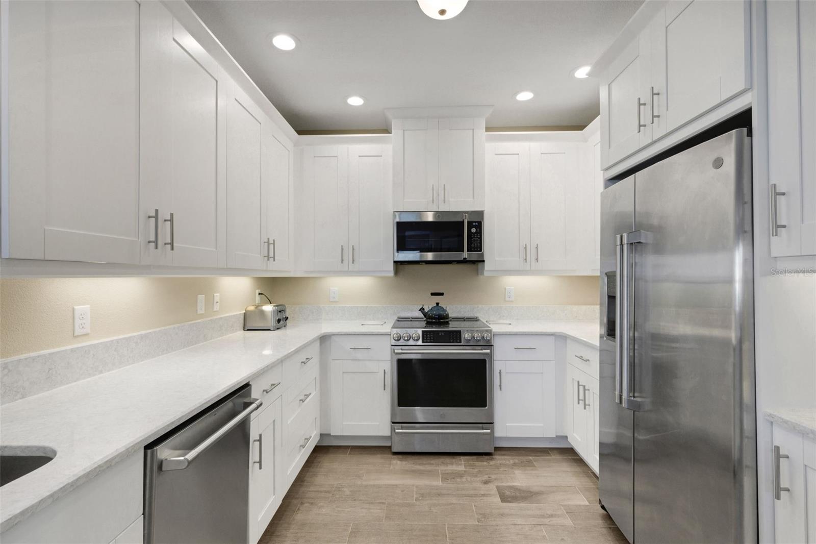 PALMA SOLA BAY CLUB PH 4 - Residential