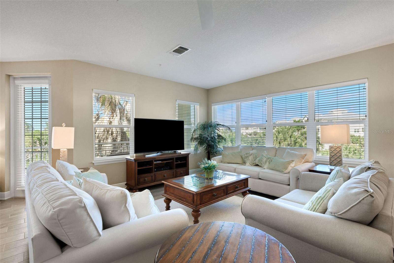 PALMA SOLA BAY CLUB PH 4 - Residential