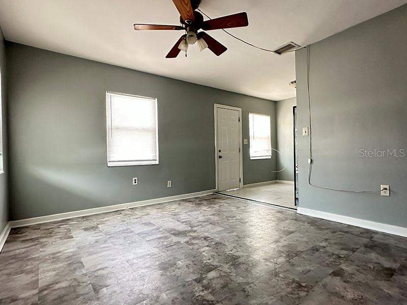 HIGHLAND GROVES - Residential Lease