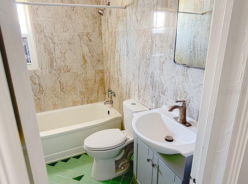 HIGHLAND GROVES - Residential Lease