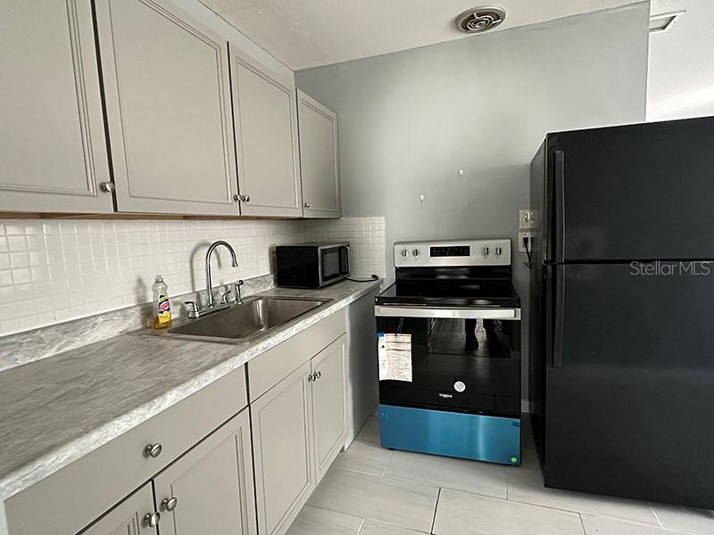 HIGHLAND GROVES - Residential Lease