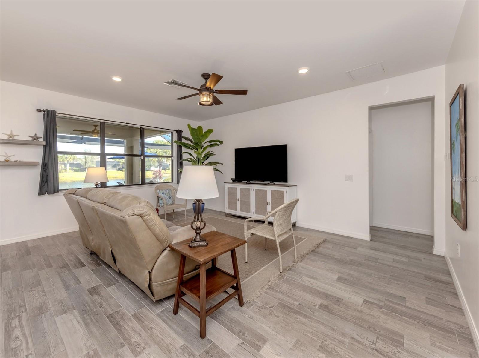 ISLANDWALK/THE WEST VLGS PH 4 - Residential