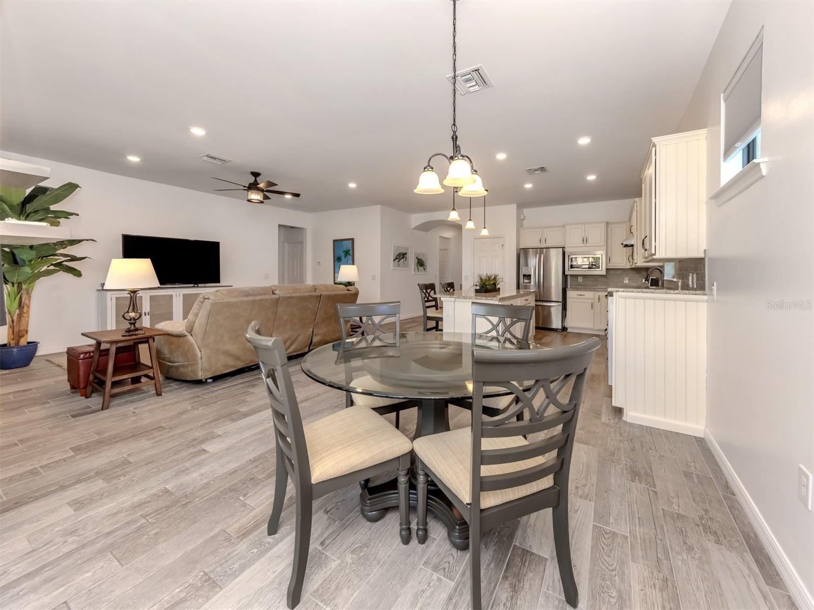 ISLANDWALK/THE WEST VLGS PH 4 - Residential