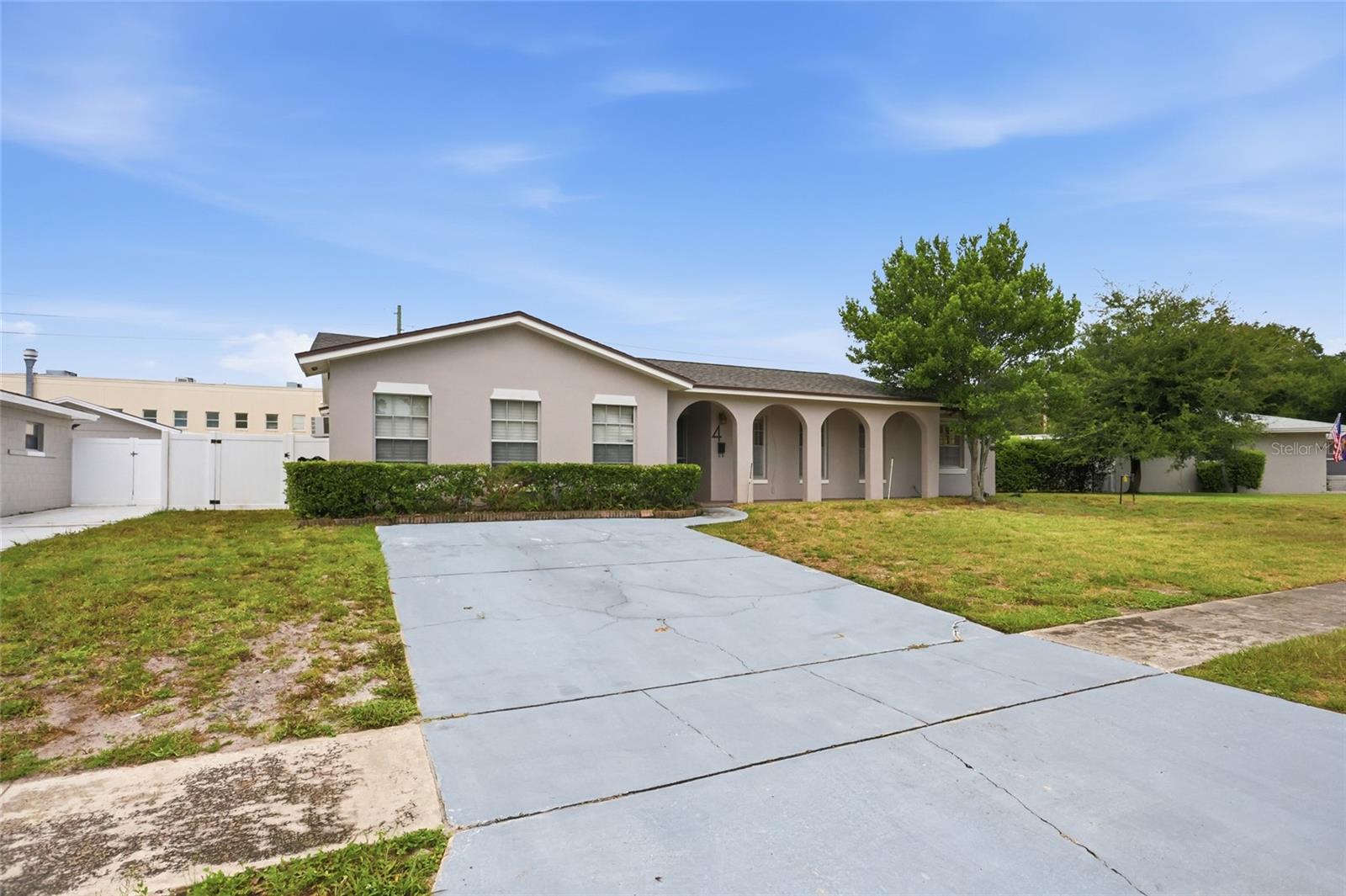 4 CARRIAGE HILL CIRCLE