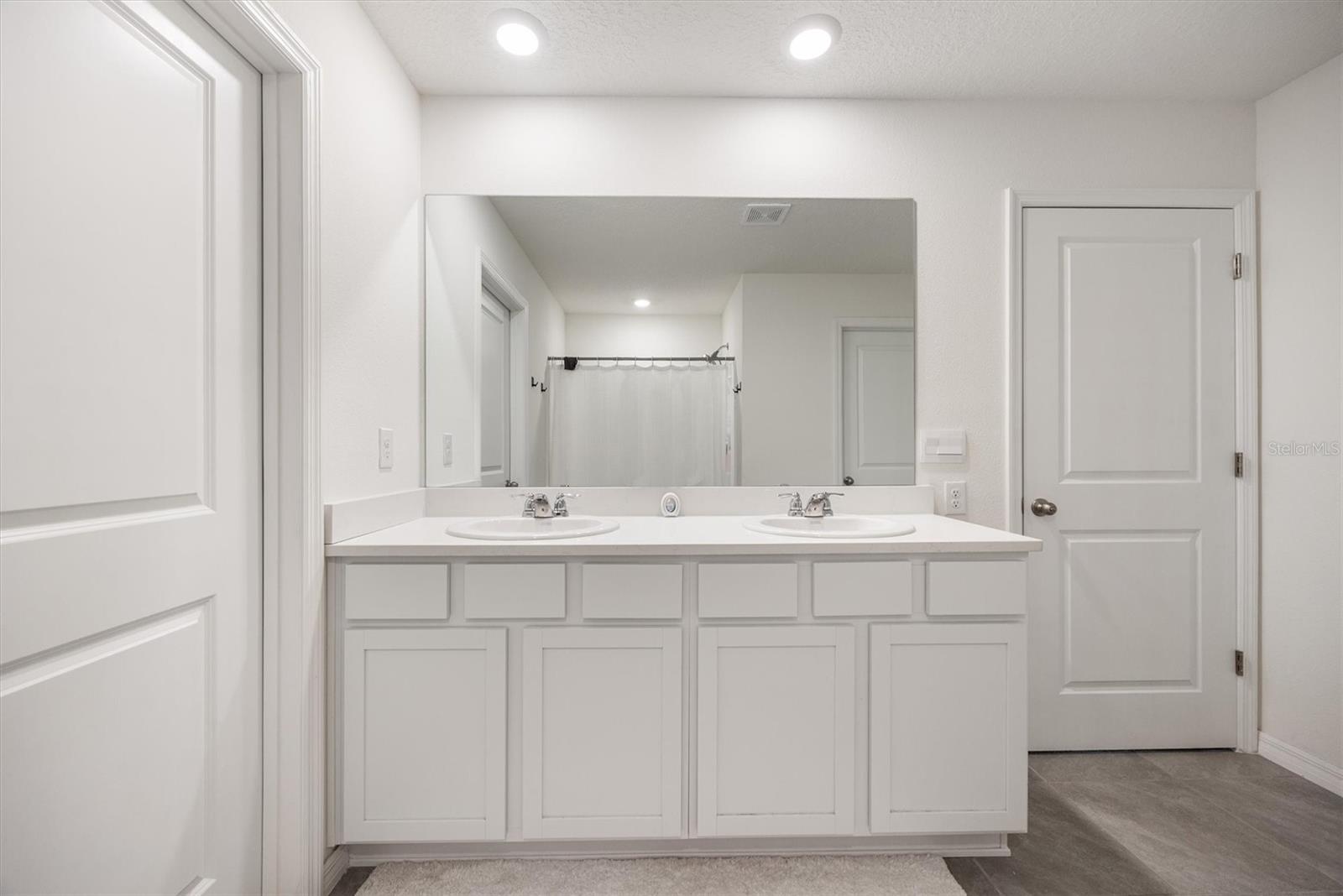 AVALON WOODS - Residential