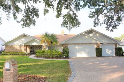 A home in WINTER HAVEN