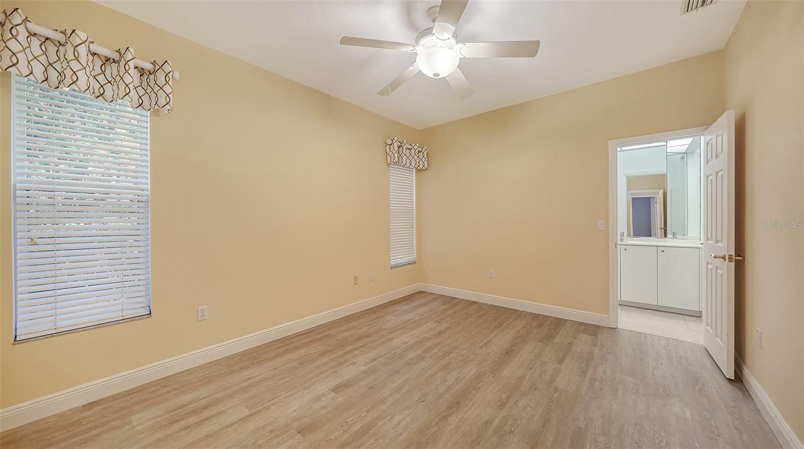 UNIVERSITY PARK COUNTRY CLUB - Residential