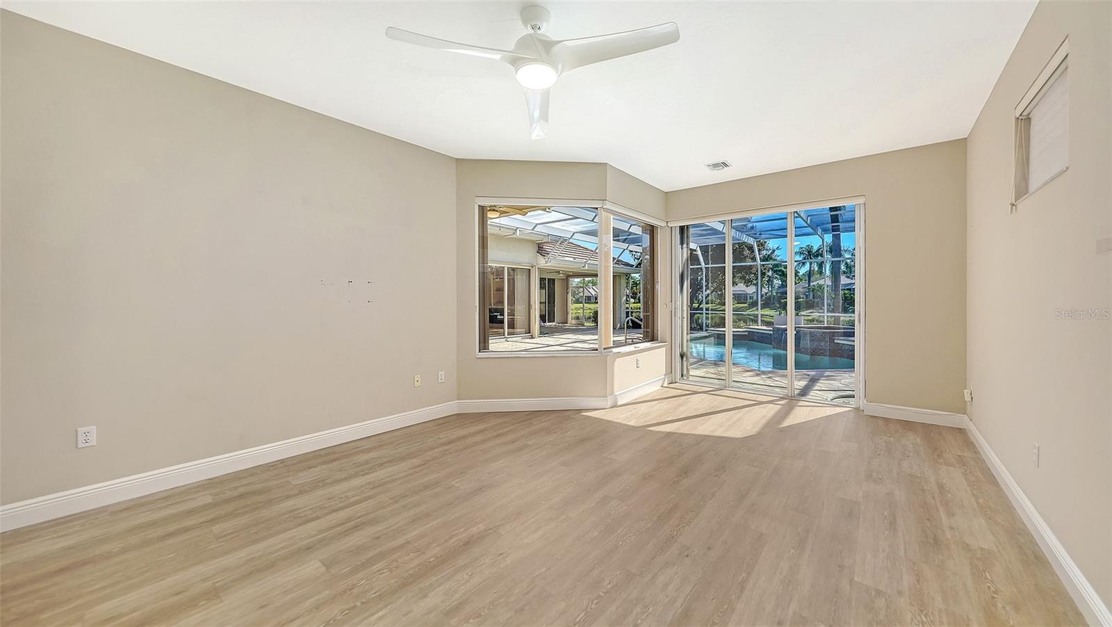 UNIVERSITY PARK COUNTRY CLUB - Residential