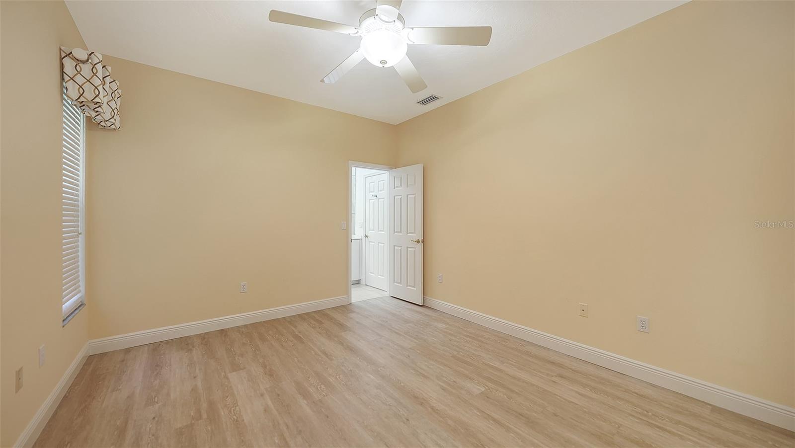 UNIVERSITY PARK COUNTRY CLUB - Residential