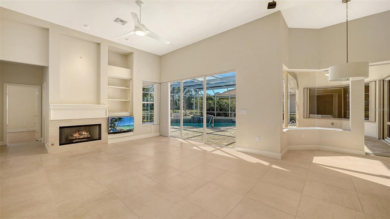 UNIVERSITY PARK COUNTRY CLUB - Residential