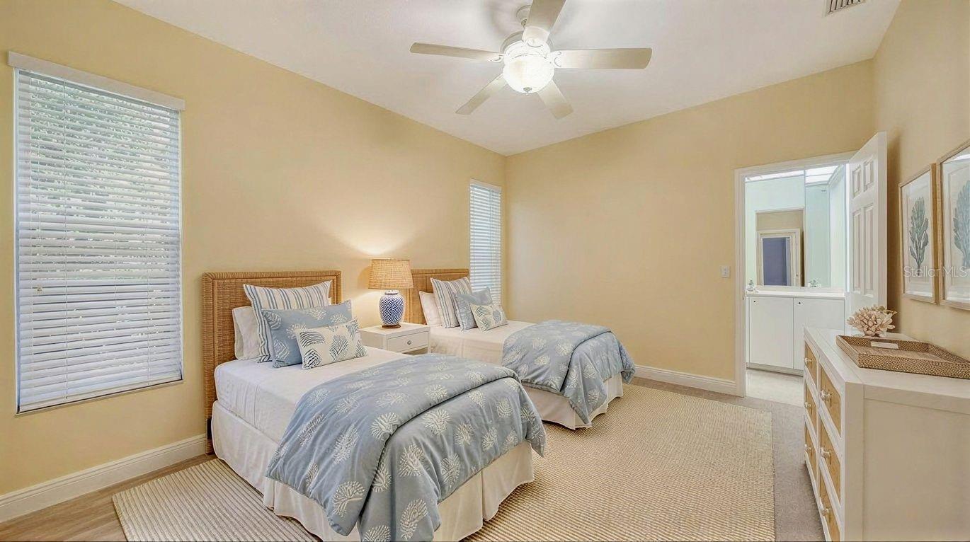 UNIVERSITY PARK COUNTRY CLUB - Residential