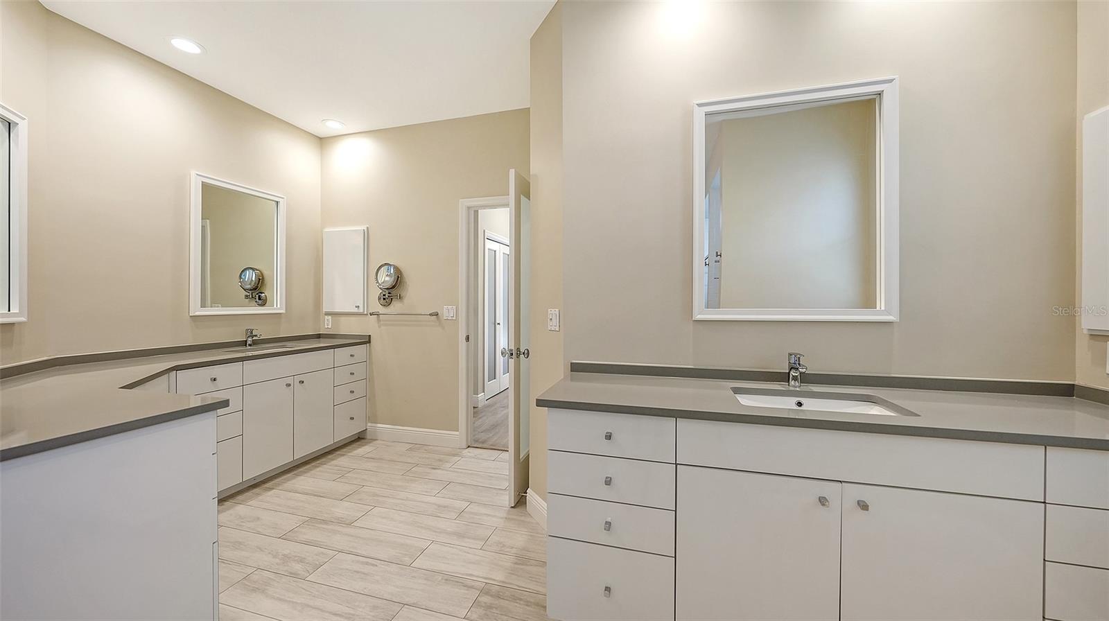 UNIVERSITY PARK COUNTRY CLUB - Residential