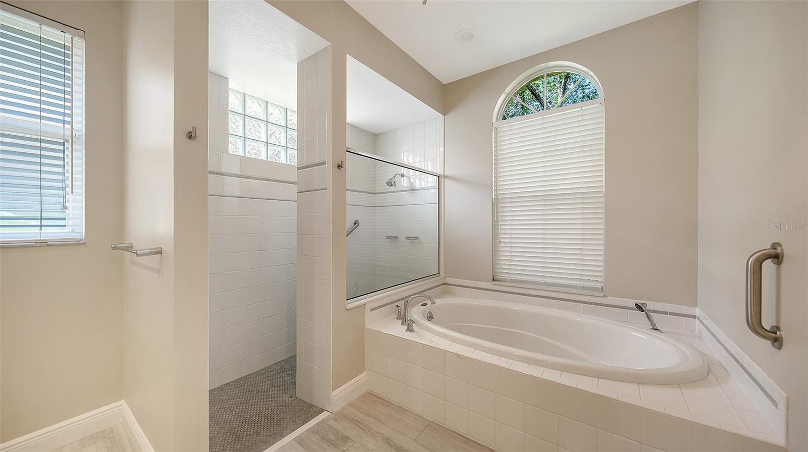 UNIVERSITY PARK COUNTRY CLUB - Residential