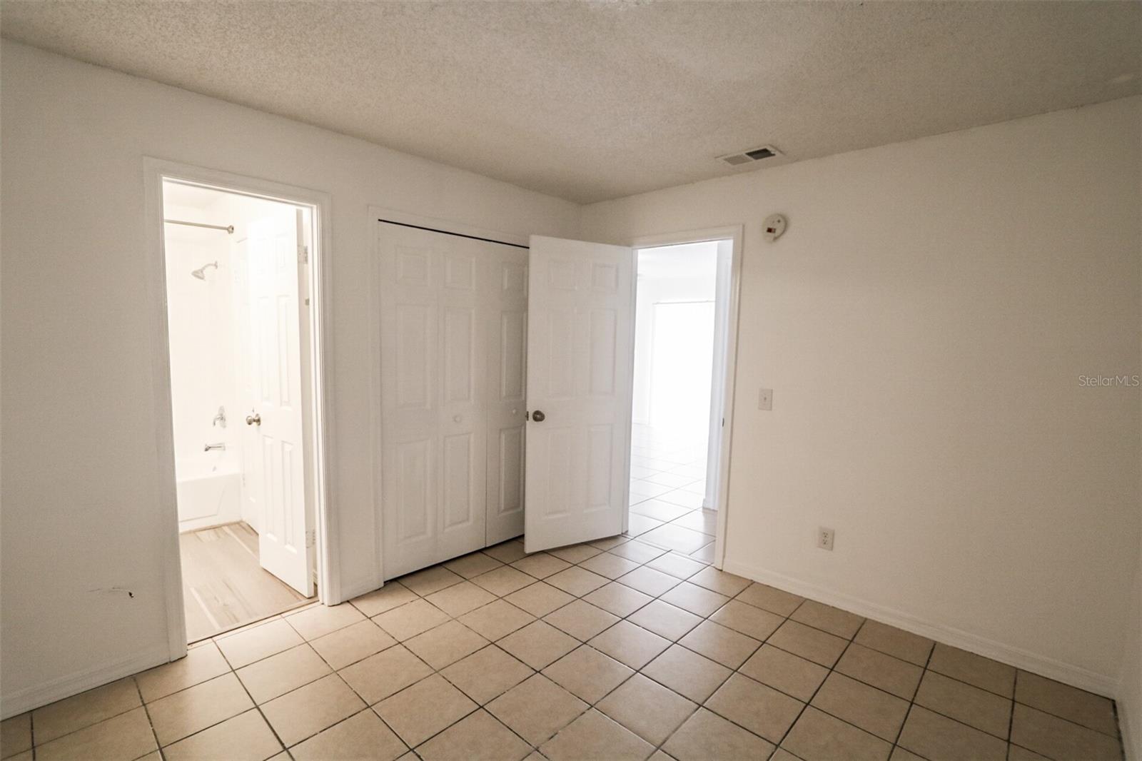 BLOOMINGDALE VILLAS UNIT 1 - Residential Lease