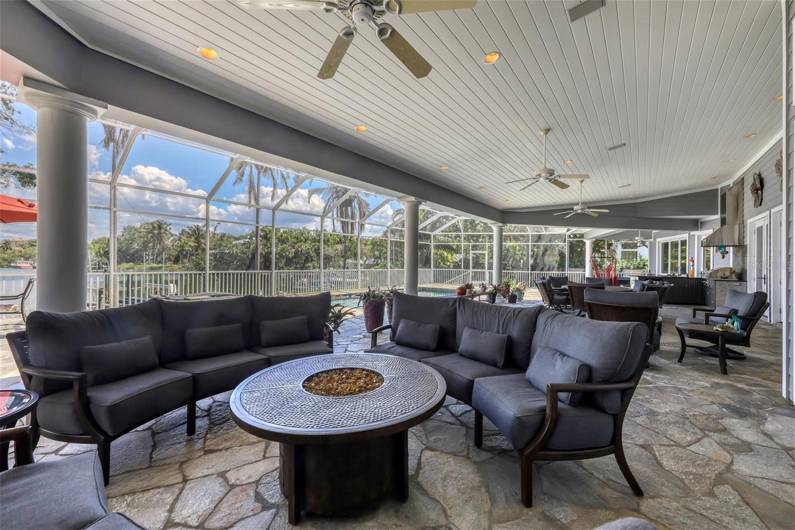 COCOANUT BAYOU - Residential