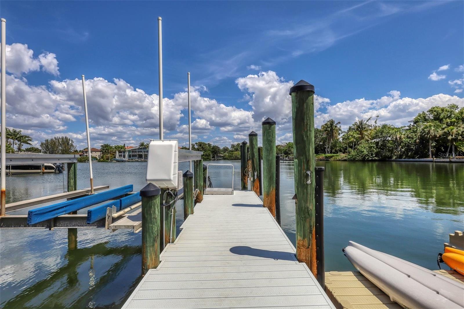 COCOANUT BAYOU - Residential