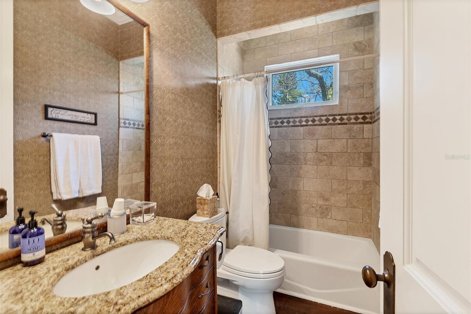 COCOANUT BAYOU - Residential