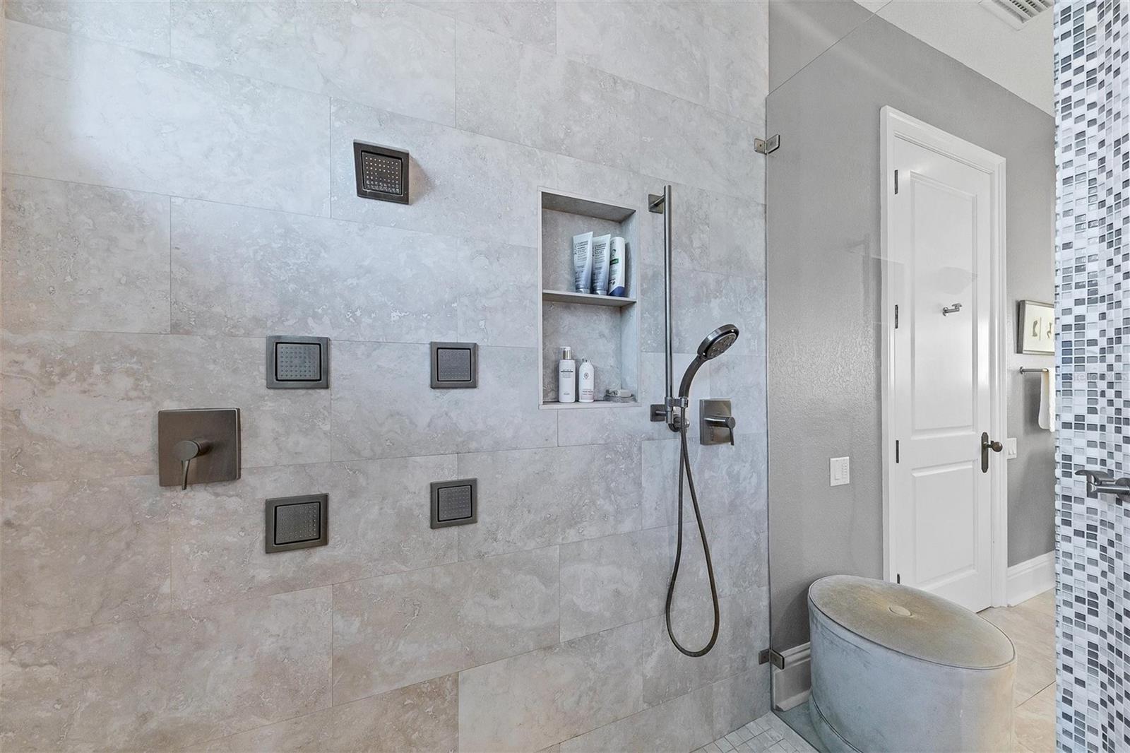 COCOANUT BAYOU - Residential