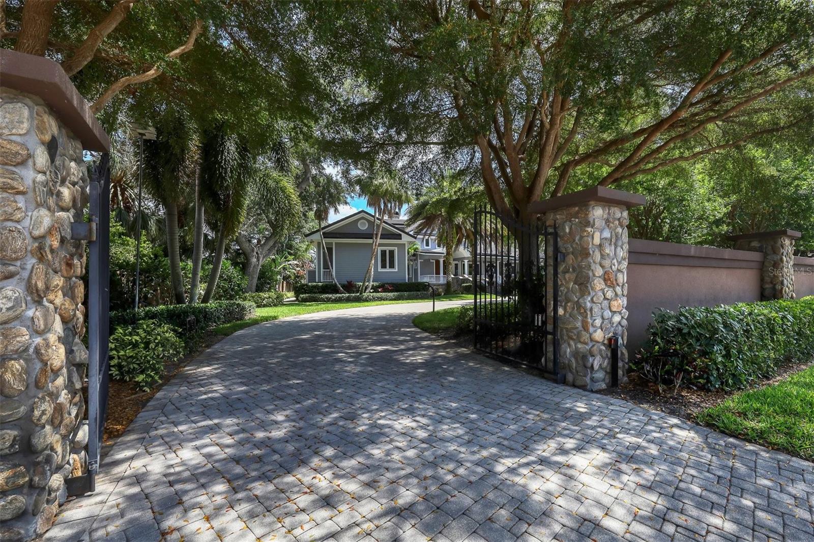 COCOANUT BAYOU - Residential