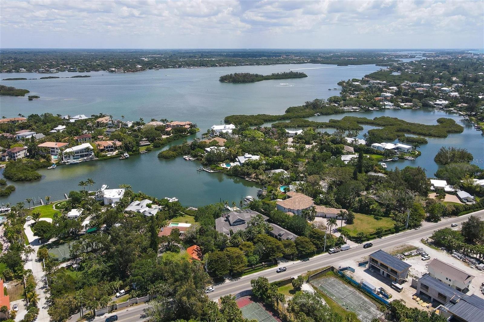 COCOANUT BAYOU - Residential