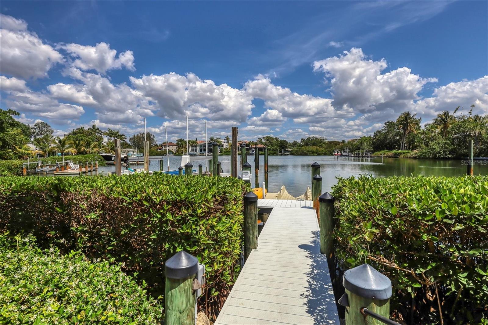 COCOANUT BAYOU - Residential