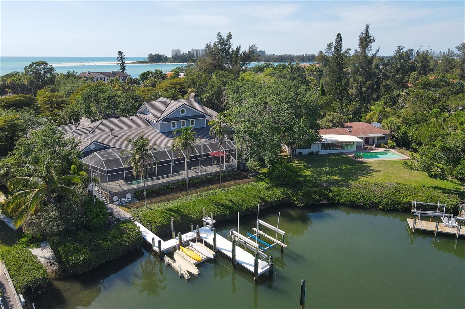 COCOANUT BAYOU - Residential