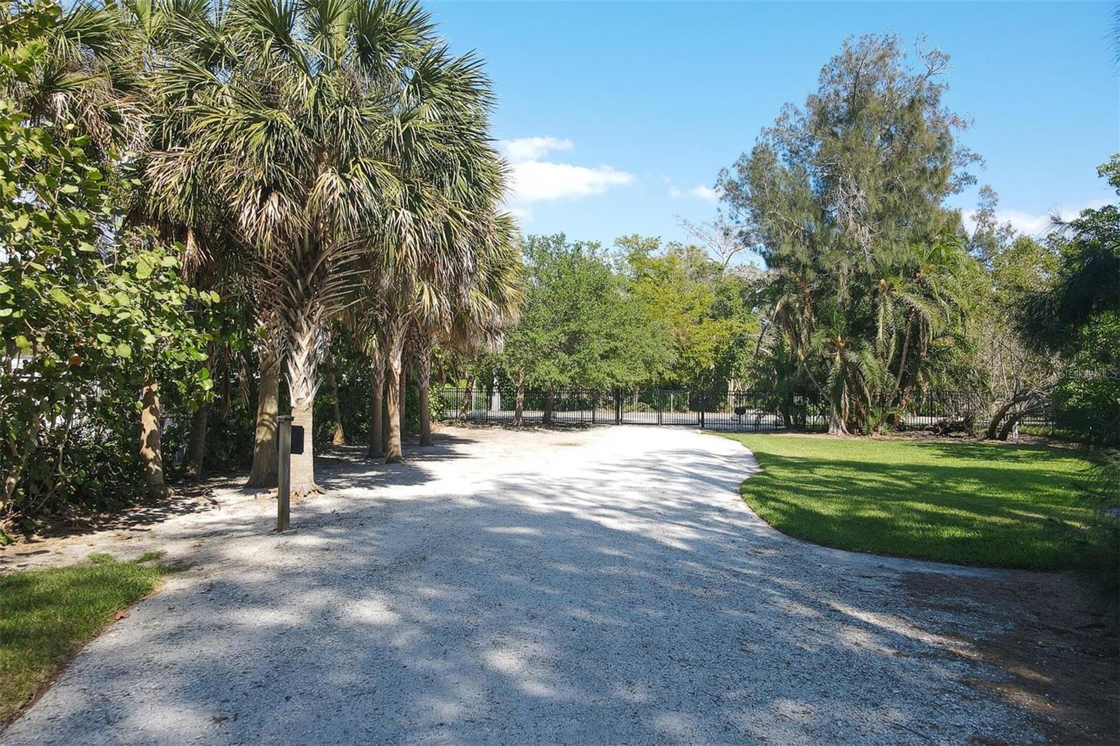 COCOANUT BAYOU - Residential