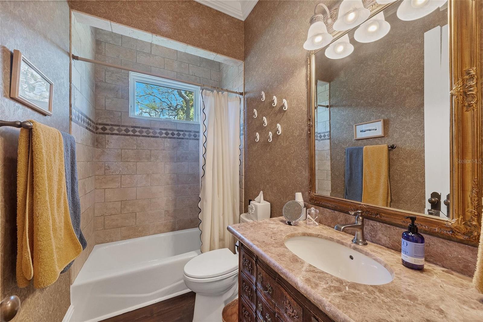 COCOANUT BAYOU - Residential