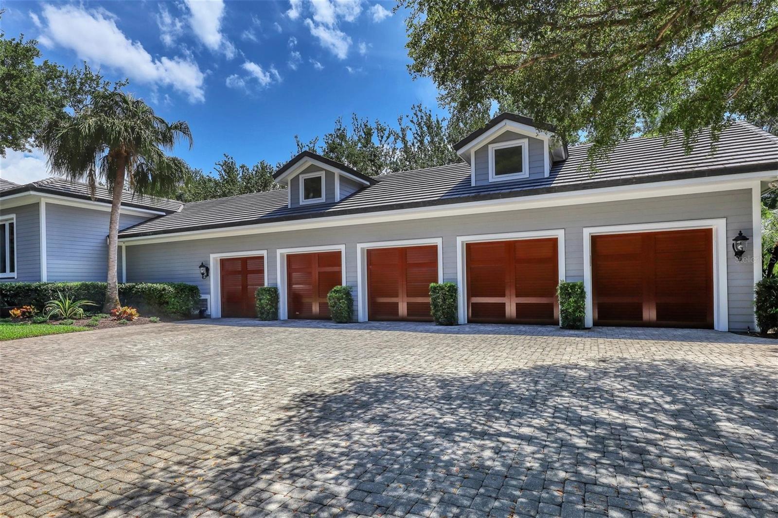 COCOANUT BAYOU - Residential