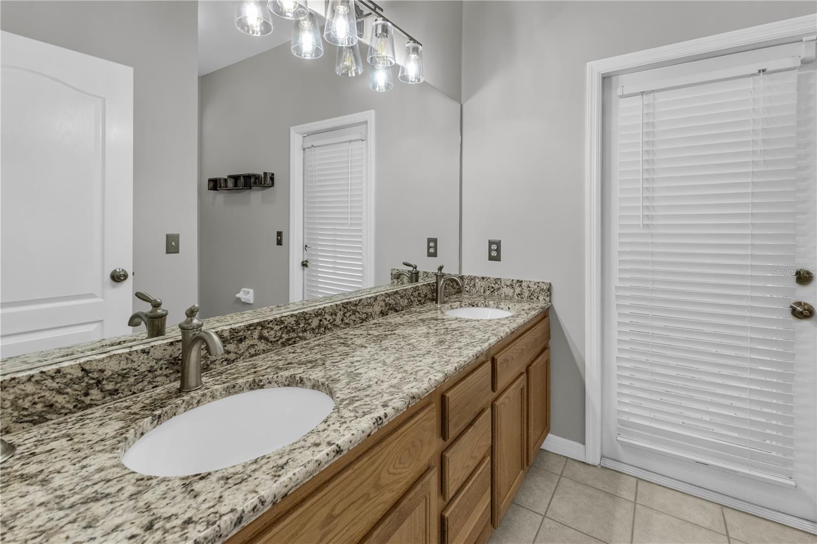 THE OAKS AT WOODLAND PARK PH 2 - Residential Lease