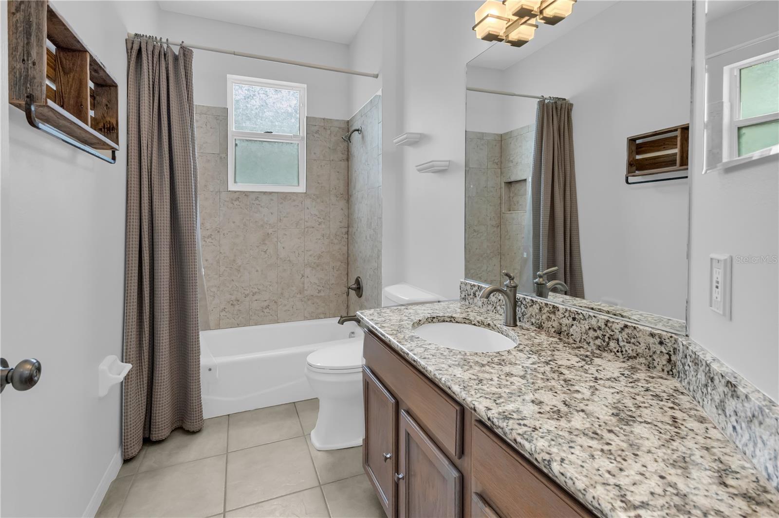 THE OAKS AT WOODLAND PARK PH 2 - Residential Lease