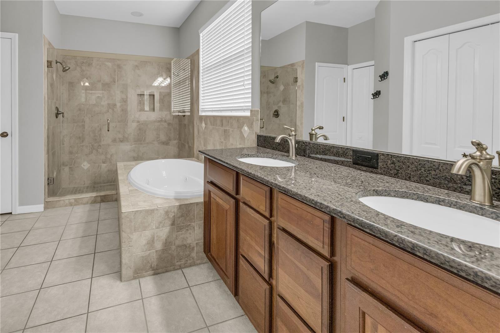 THE OAKS AT WOODLAND PARK PH 2 - Residential Lease