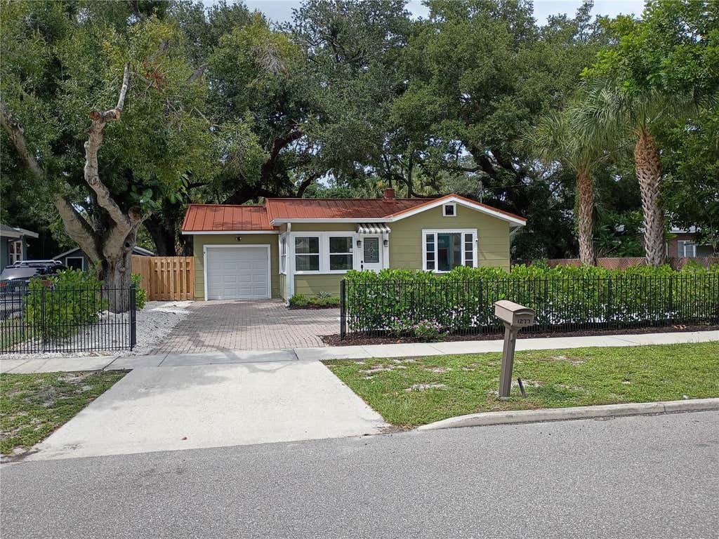 Photo of 1277 17th Street, Sarasota, FL 34234 (MLS # A4703416)