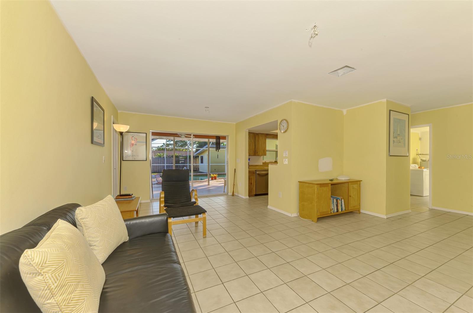 COLONIAL TERRACE - Residential