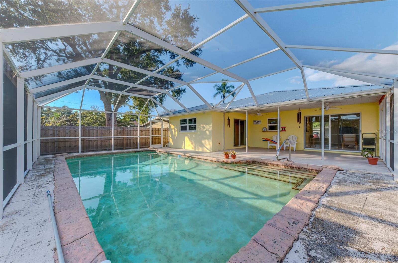 COLONIAL TERRACE - Residential