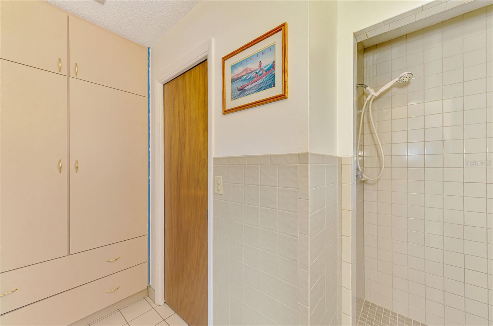 COLONIAL TERRACE - Residential