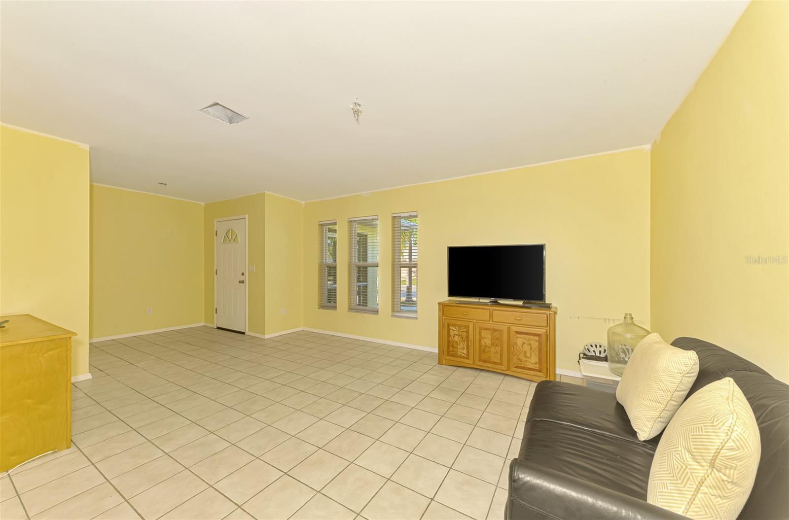 COLONIAL TERRACE - Residential