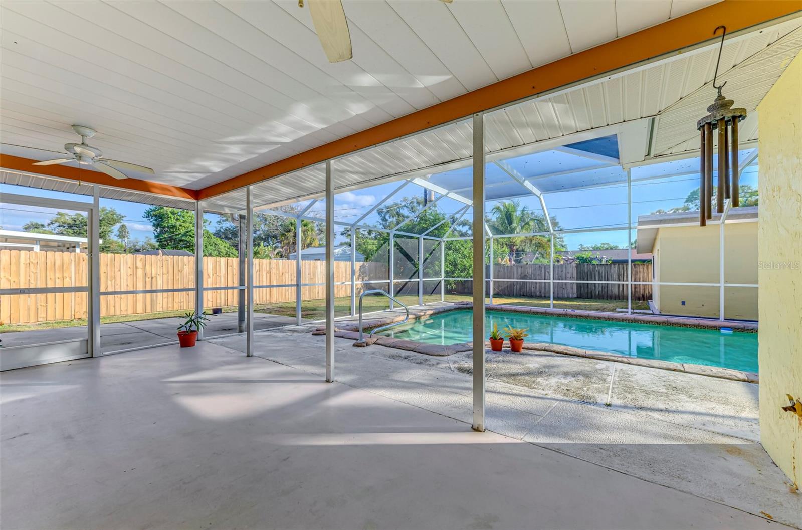 COLONIAL TERRACE - Residential