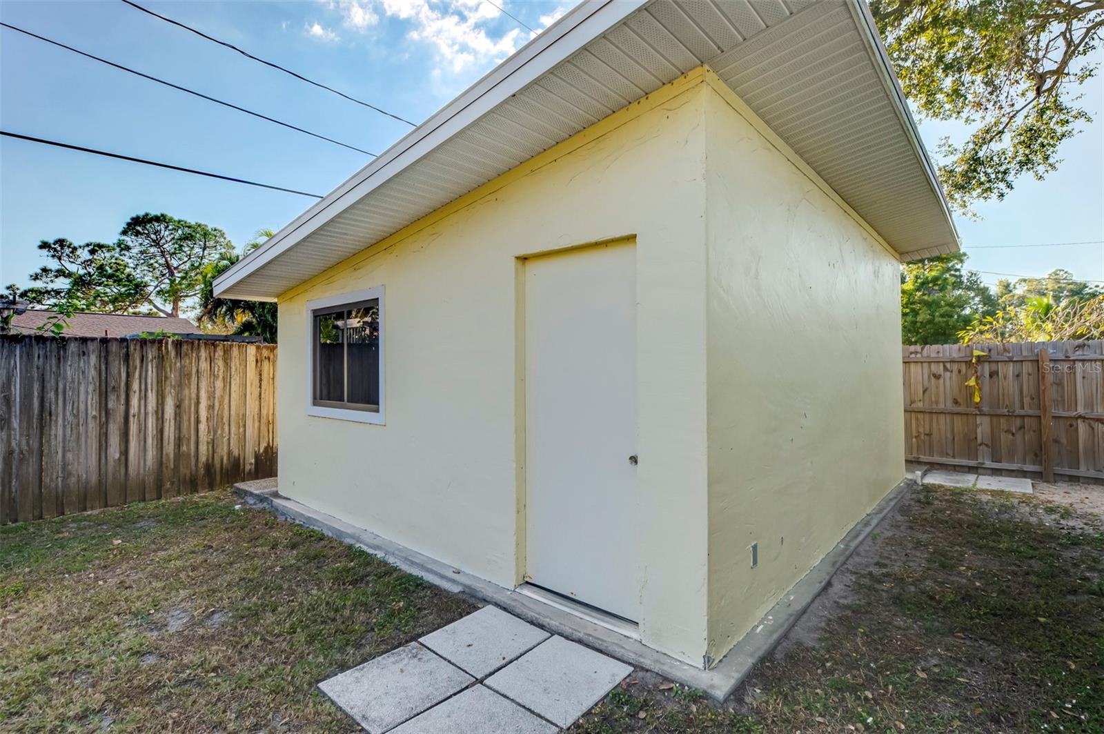 COLONIAL TERRACE - Residential