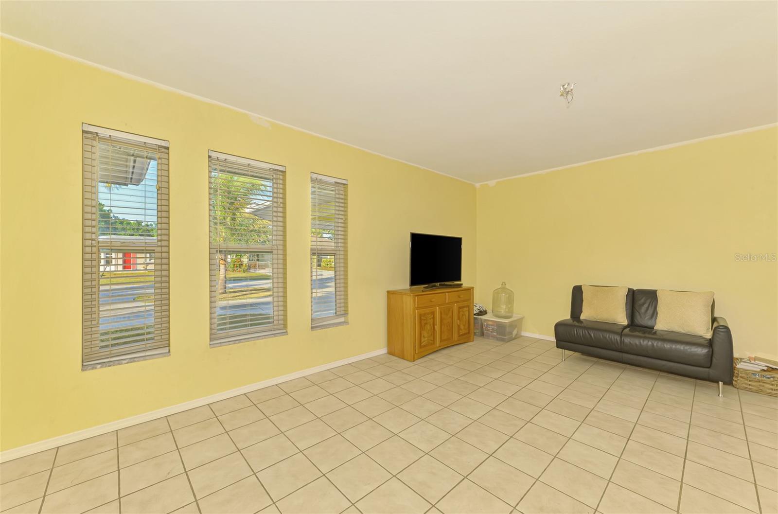 COLONIAL TERRACE - Residential