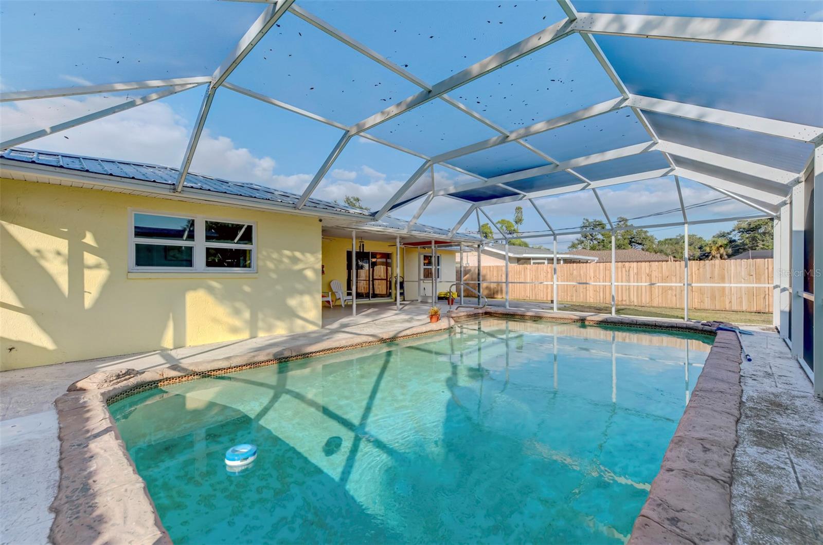 COLONIAL TERRACE - Residential