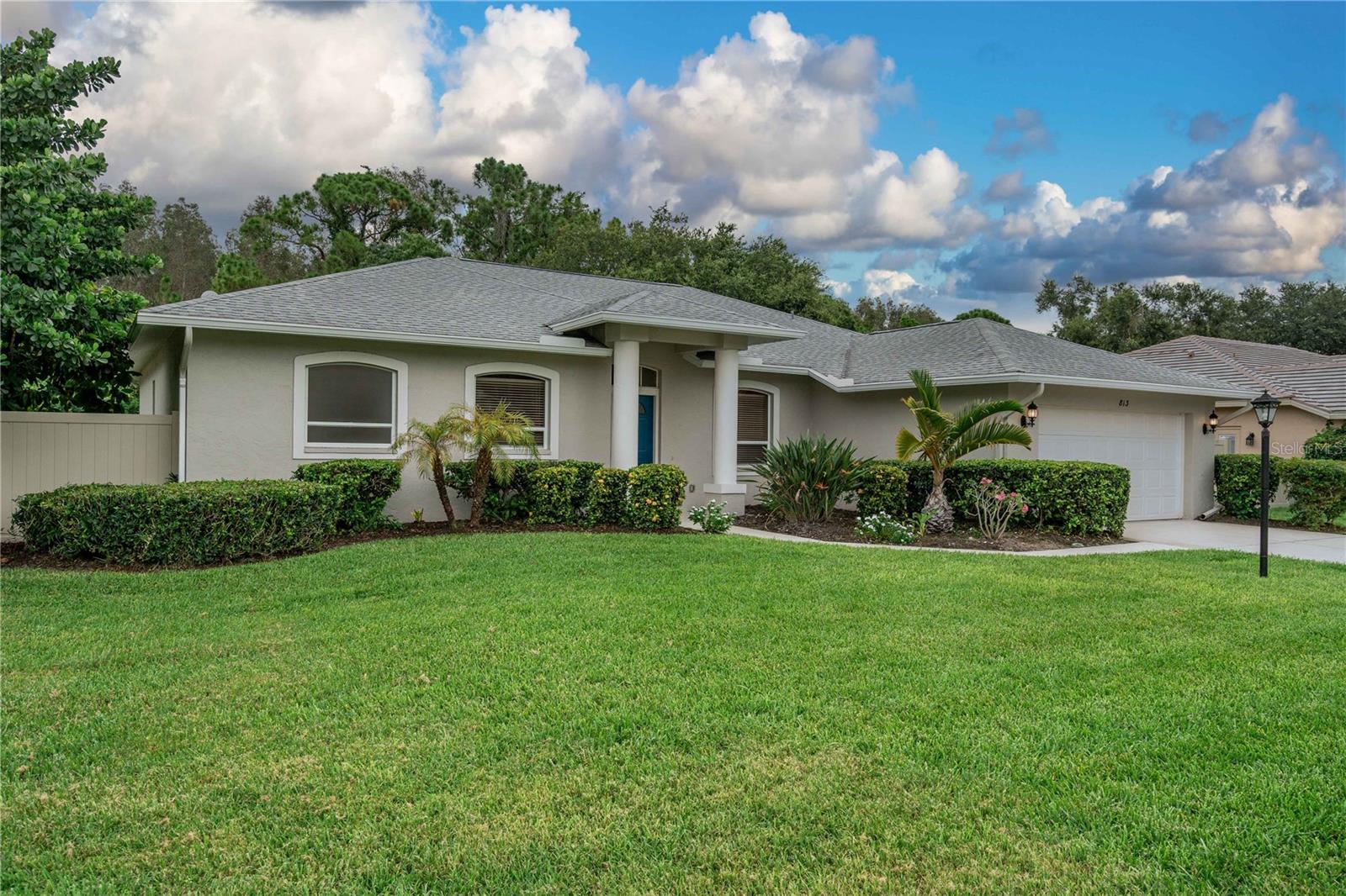 813 OAK POND DRIVE
