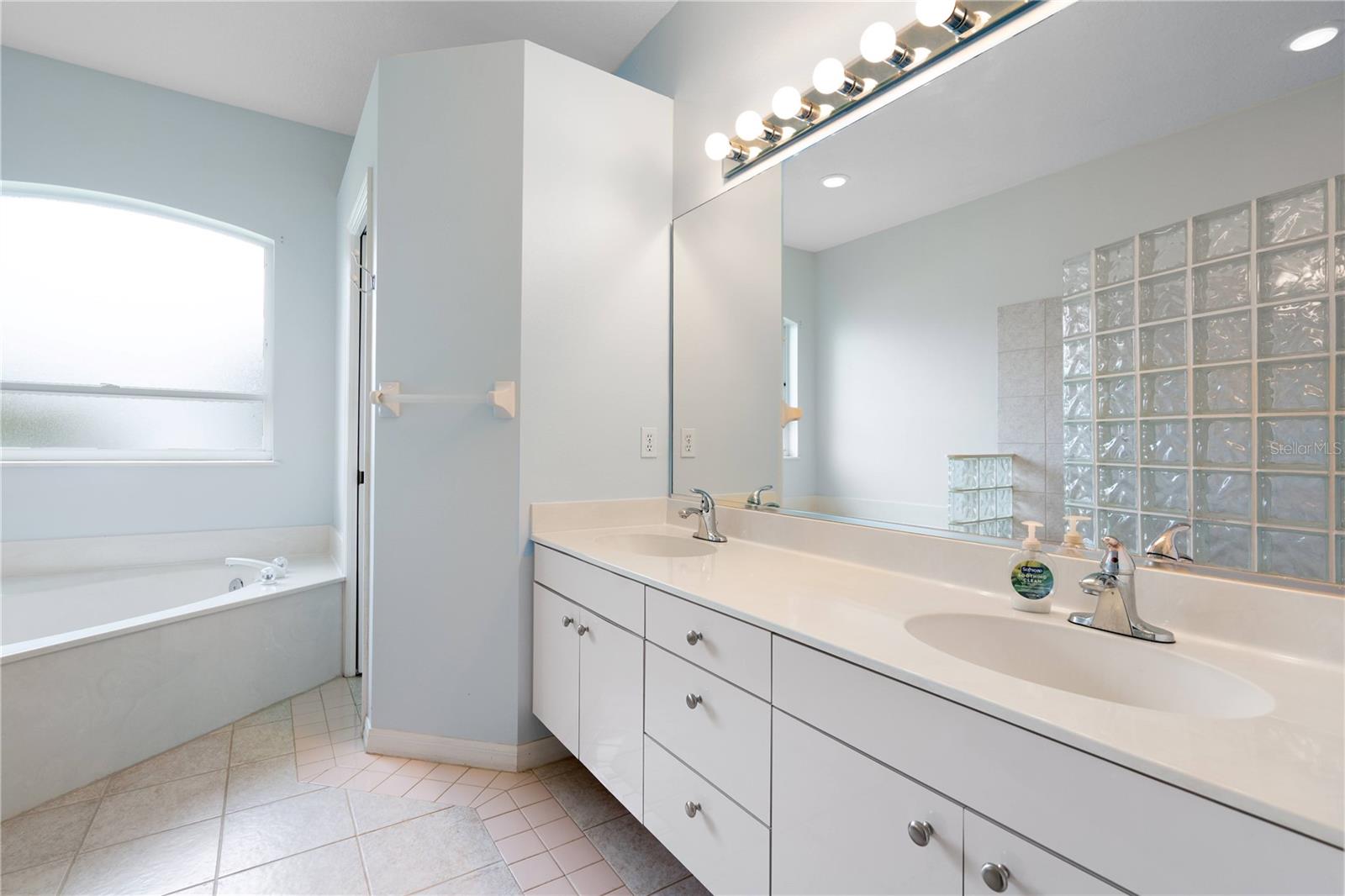BAY OAKS ESTATES - Residential