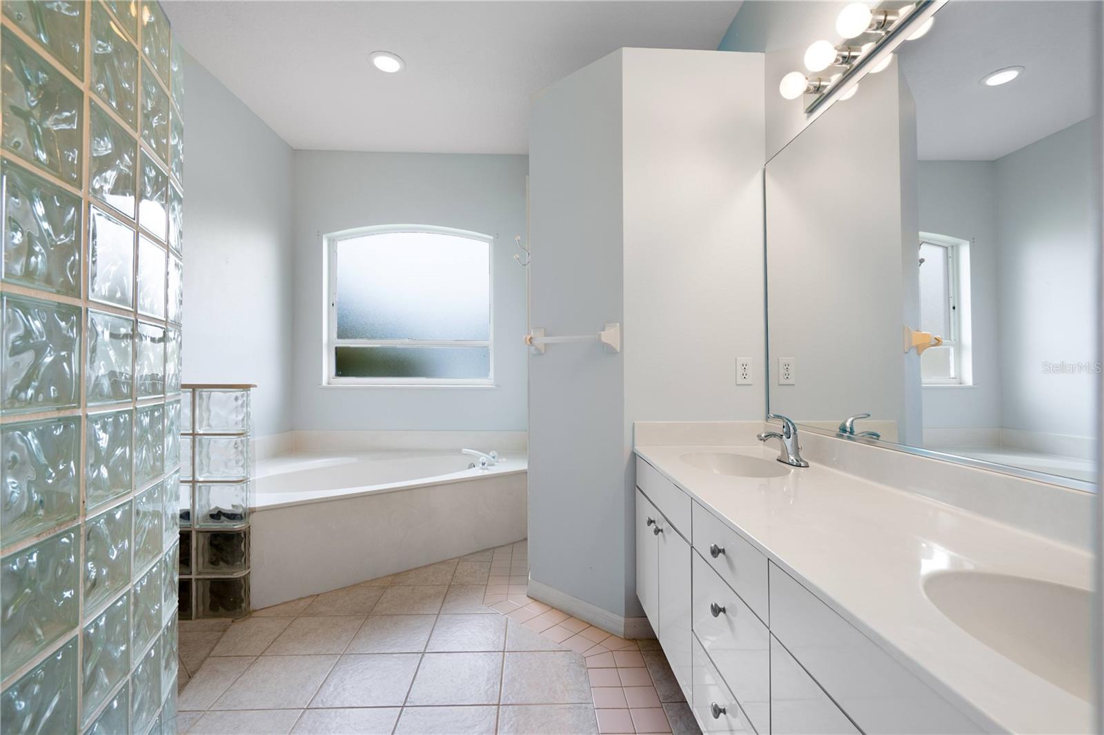 BAY OAKS ESTATES - Residential